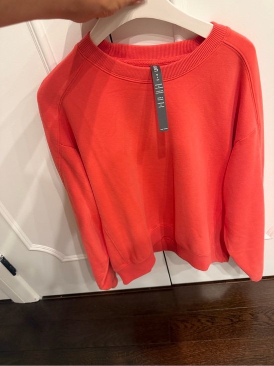 Vuori Tops - NWT Vuori Sedona Seams Crew Sweatshirt - Bright Coral, S